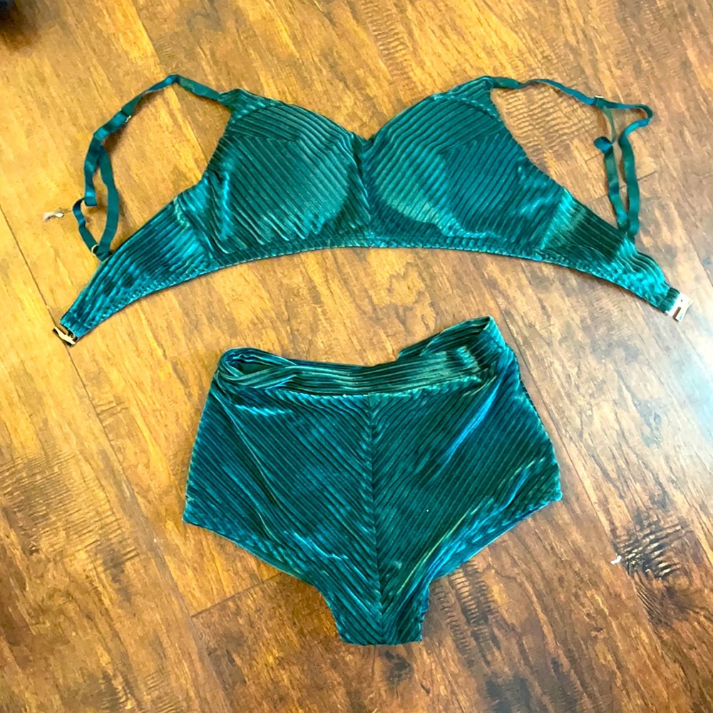 High waist Luna Lana pole shorts green velvet